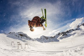 乐鱼中国-快船四巨头首秀告负，伦纳德坦言磨合仍需时间，快船推荐伦纳德