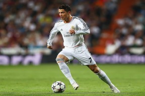 Leyu Sport下载-勇士大胜太阳，库里在比赛中扮演关键角色，勇士库里经典比赛